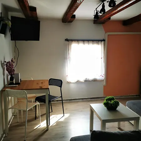Attica Apartman *